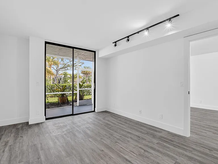 Boca Villas — Photo 43