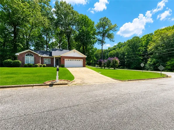 2711 Cunningham Ct, Opelika, AL 36801