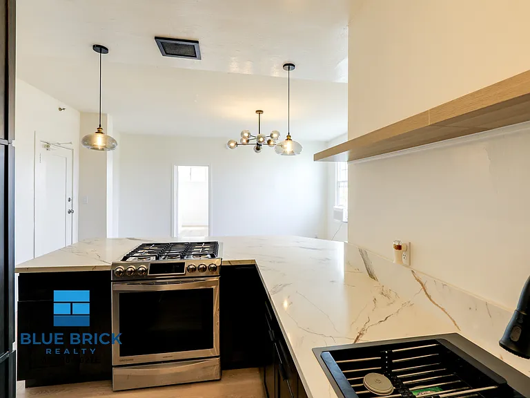 300 N Bonnie Brae St #302 — Photo 16