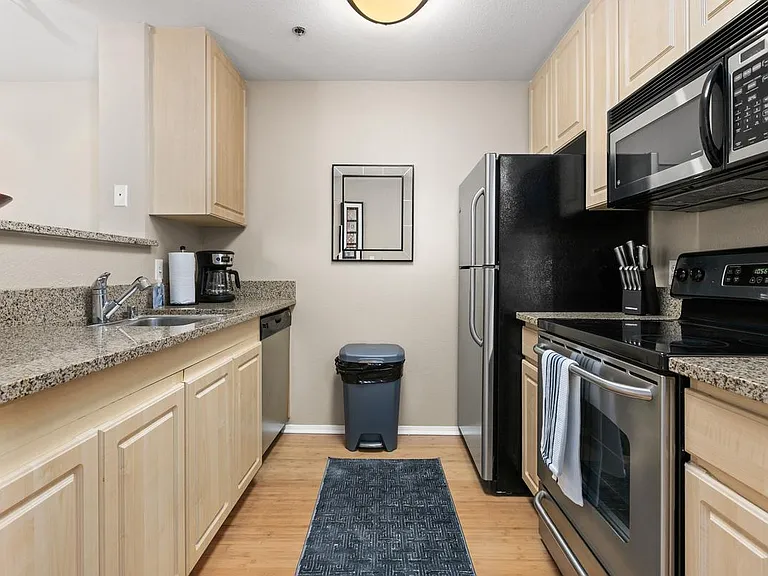 1970 Columbia St #417 — Photo 9