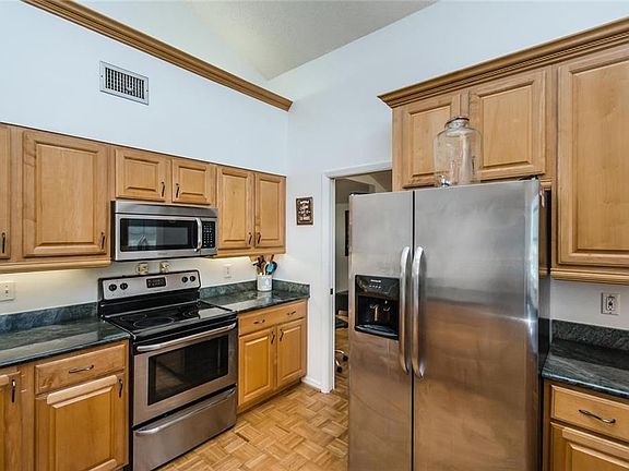 5th image of 16220 Bonneville Dr