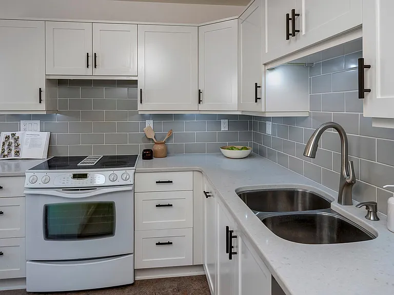 808 W Armour St — Photo 29