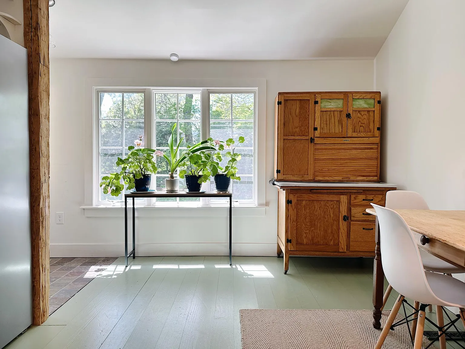 48 Midway Ave — Photo 4