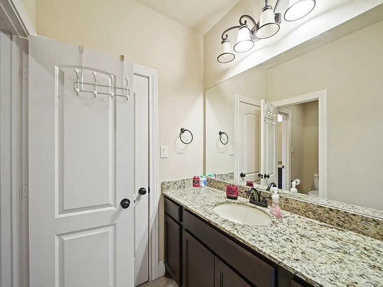 2523 Crossvine Dr — Photo 18