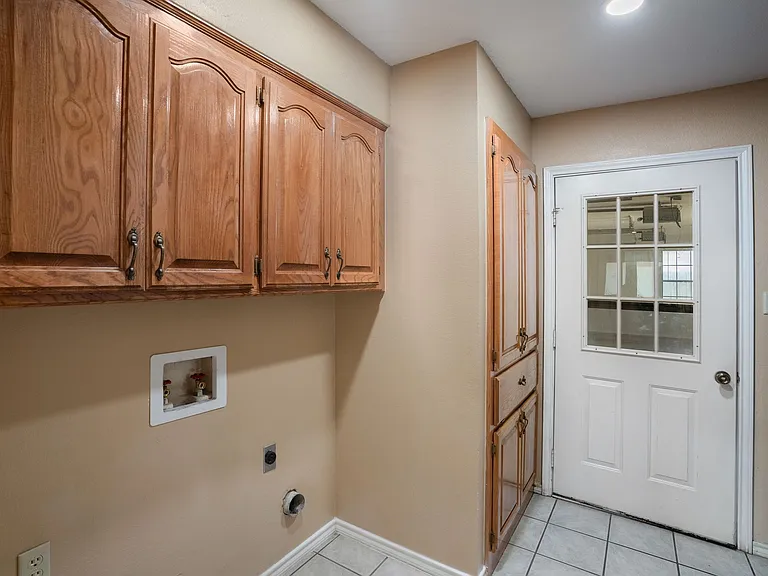 300 E Short St — Photo 28