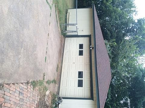 3rd image of 111 Forest Ct