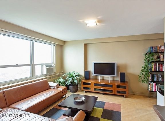 3rd image of 3180 N Lake Shore Dr APT 22F
