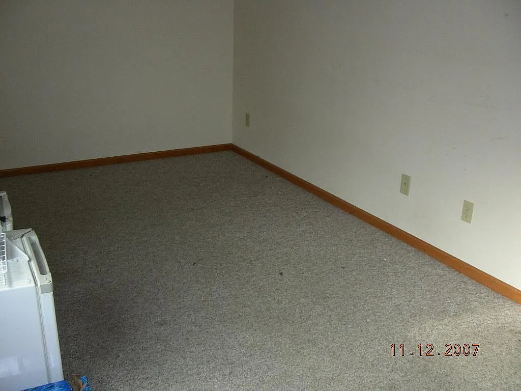5 bed, 2000 sqft, $1,775 — Photo 2