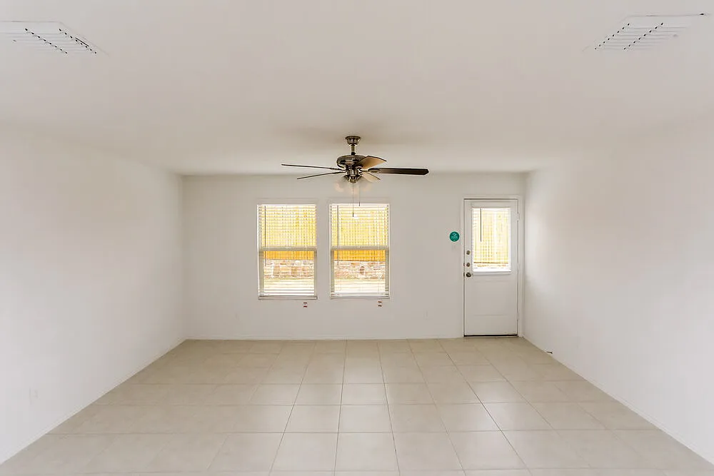 3 bed, 2.0 bath, 1522 sqft, $2,030 — Photo 3