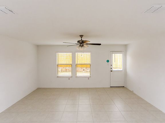 3rd image of 1017 Crestview Dr