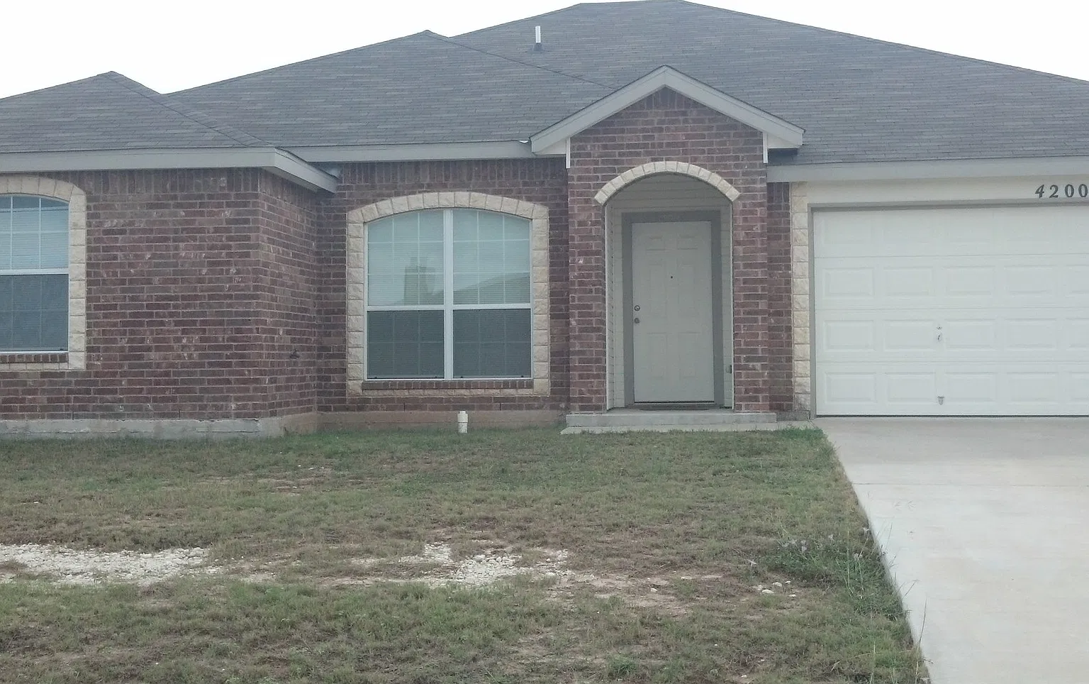 Great 4 Bedroom home For Rent — Photo 1