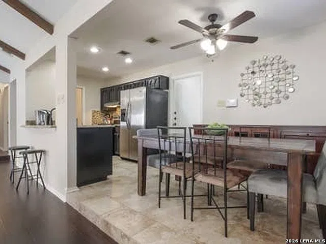 3 bed, 2.0 bath, 1356 sqft, $2,300 — Photo 4