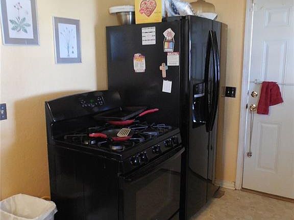 4th image of 731 SW 52nd St