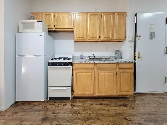 Rented by AZ REALTY NYC LLC | media 9