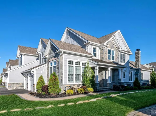 28 Silver Rock Way, Franklin Lakes, NJ 07417