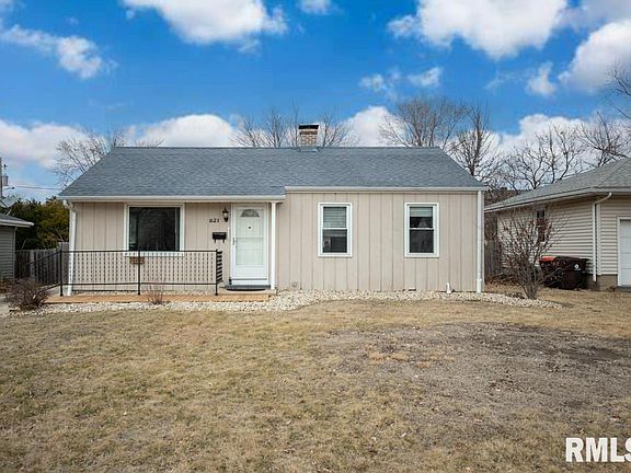 2nd image of 821 W Ridge Rd