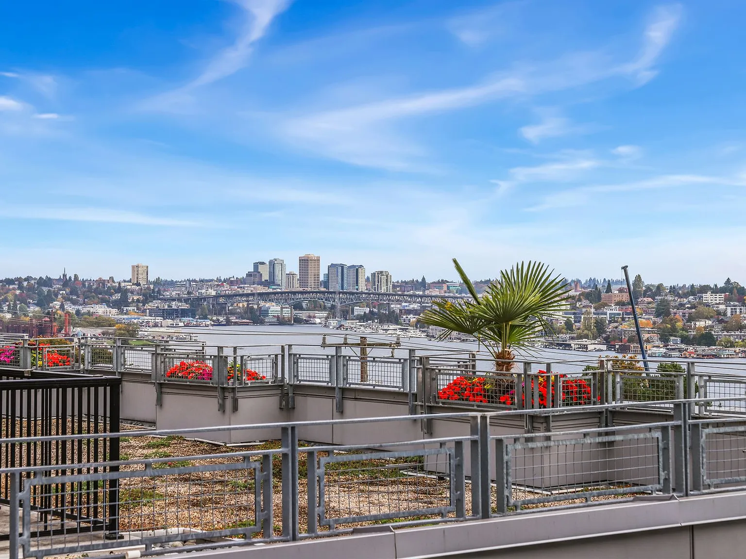 Welcome to Dexter Hayes! Modern convenience with exceptional views! — Photo 2