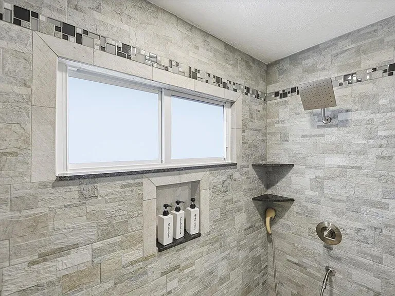 1326 SW Bartell Ave — Photo 40