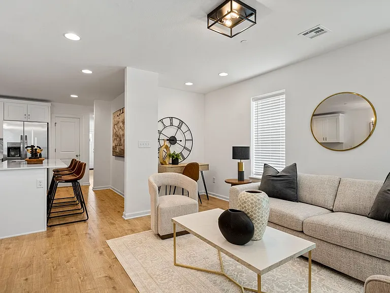 Now offering One & Half Month Free Rent *Advertised Rate is Reflective of Special Offer!* — Photo 38