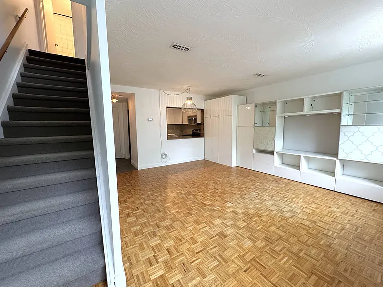 1175 Queen St E #B — Photo 8