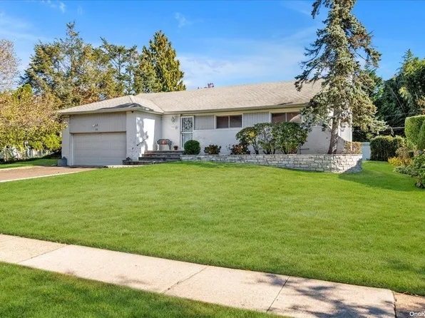 30 Reed Drive, Roslyn, NY 11576