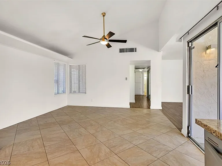 3956 Clear View Dr — Photo 12