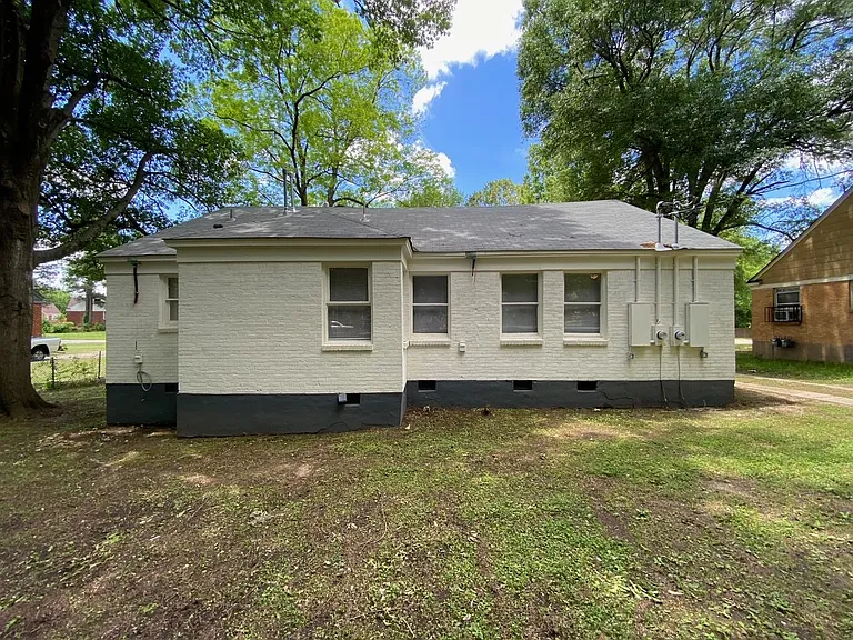 2271 Longstreet Dr — Photo 3