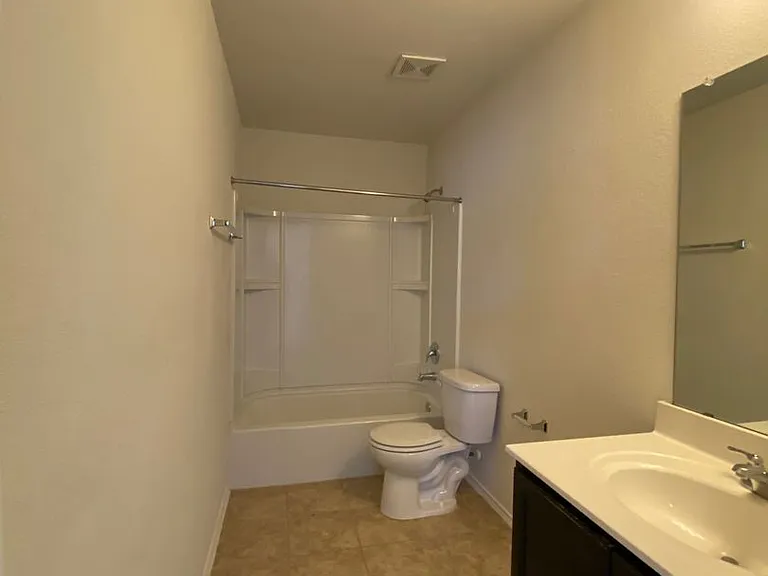 408 E Vega Ln — Photo 18