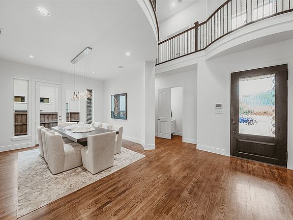 4th image of 3827 Vanderbilt Ln