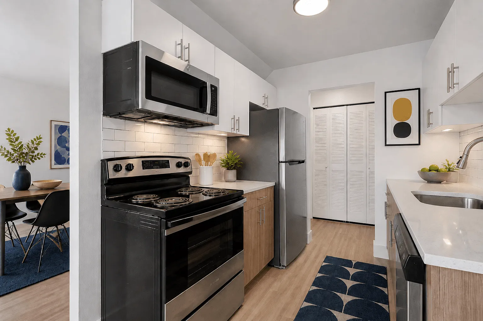 Bloomfield Square Apartments - Auburn Hills, MI — Photo 3