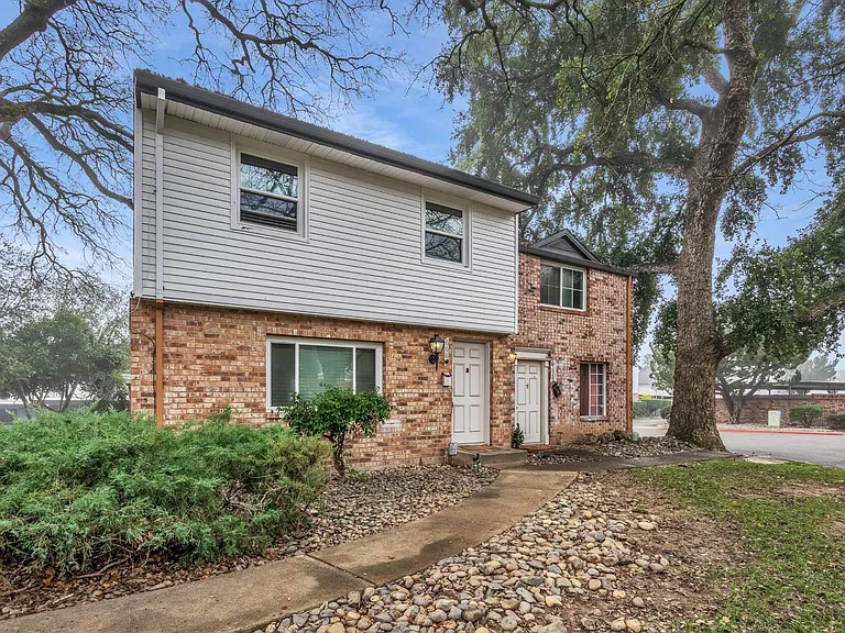 6687 Greenback Ln — Photo 21
