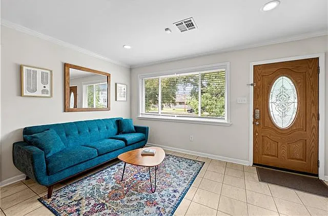 6355 Fleur De Lis Dr — Photo 5