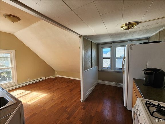2nd image of 927 State St
