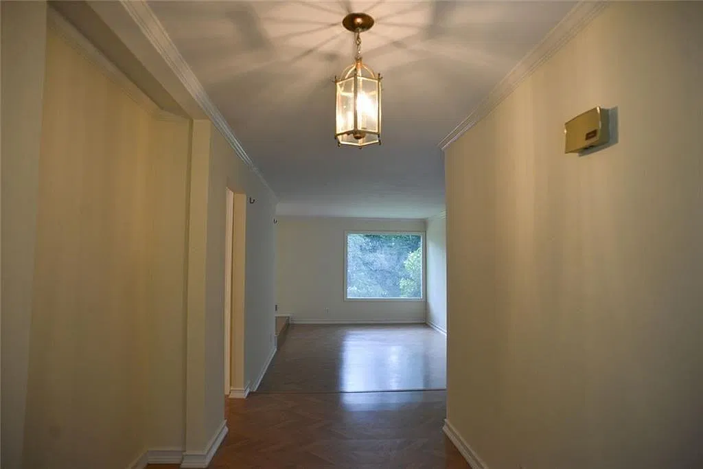3 bed, 2.0 bath, 2157 sqft, $2,900 — Photo 2