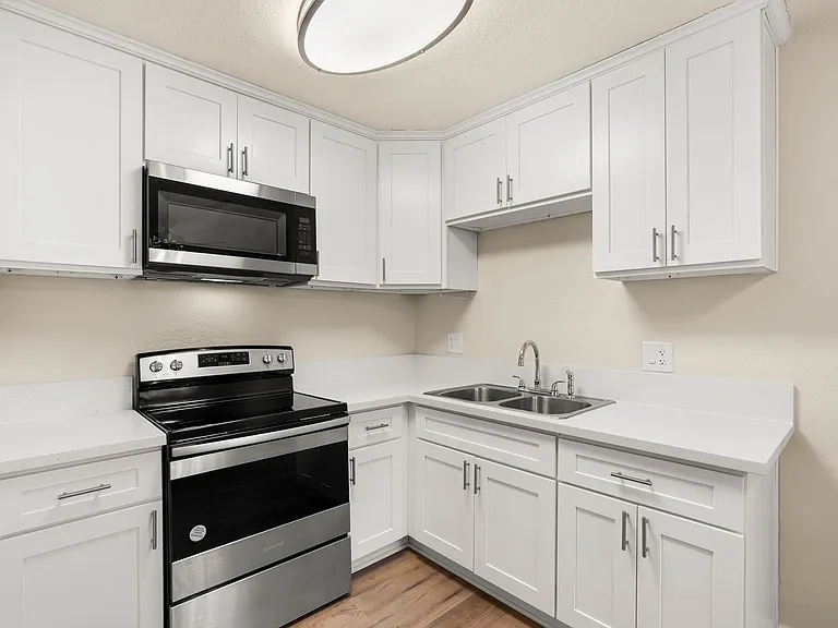 Briarwood Apartments - Riverside, CA — Photo 54