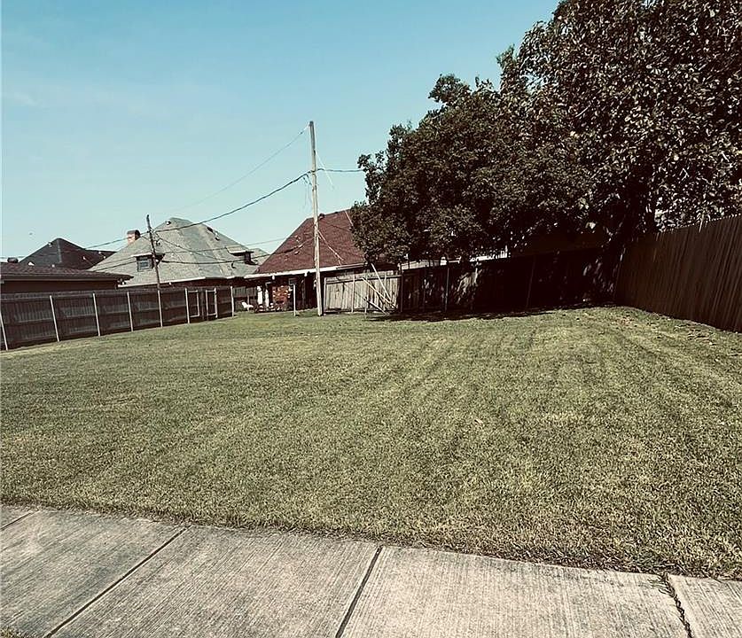 2nd image of 2820 Creely Dr