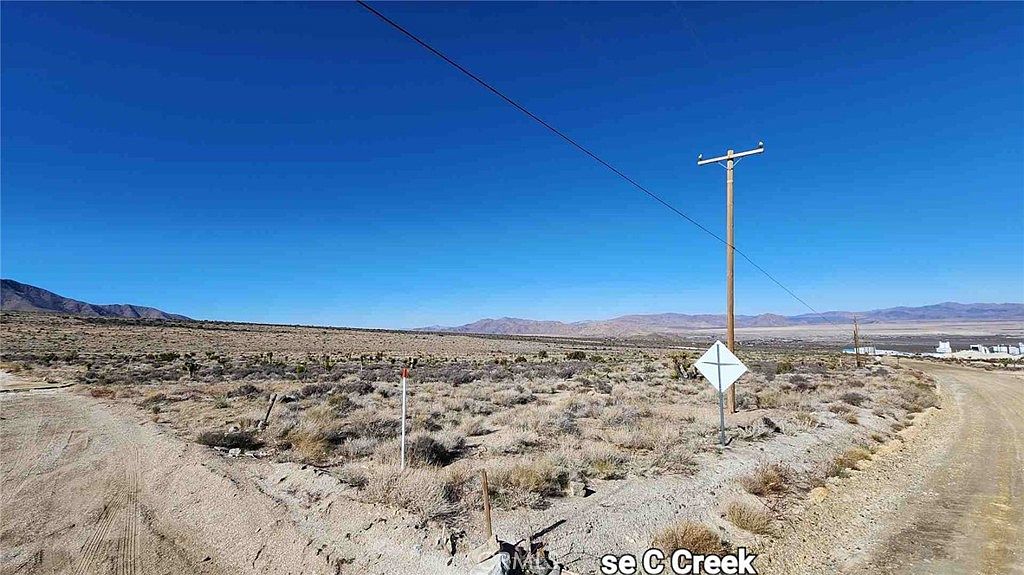 6886 Crystal Creek Rd, Lucerne Valley, CA 92356 | MLS #DW22132485 | Zillow