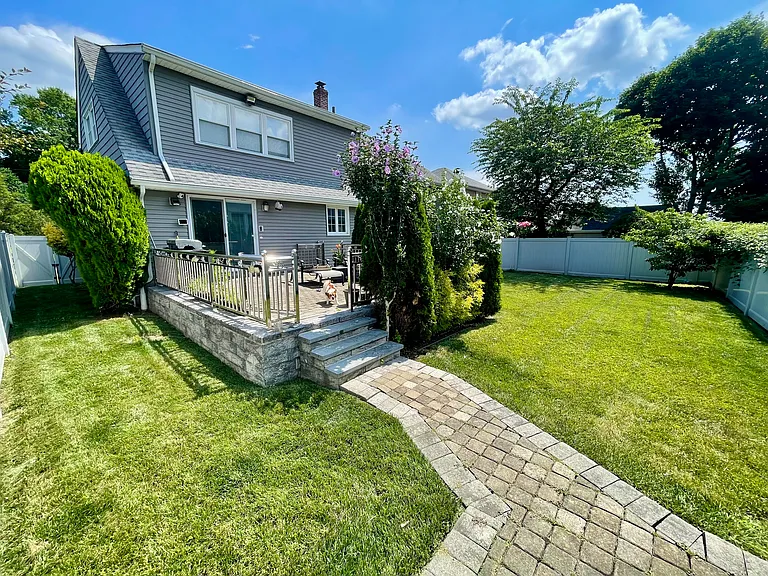 266 Frances St — Photo 27