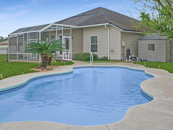 3rd image of 608 Mandy Oaks Dr