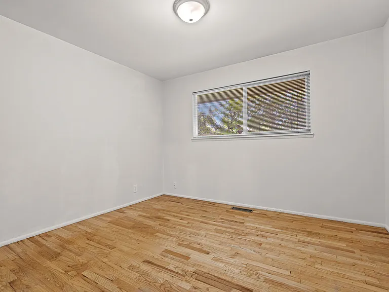 18620 Occidental Ave S — Photo 15