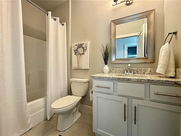 915 NE Heights Ln — Photo 23