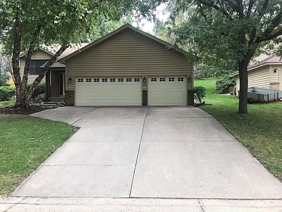 2nd image of 808 Oak Ridge Ct E