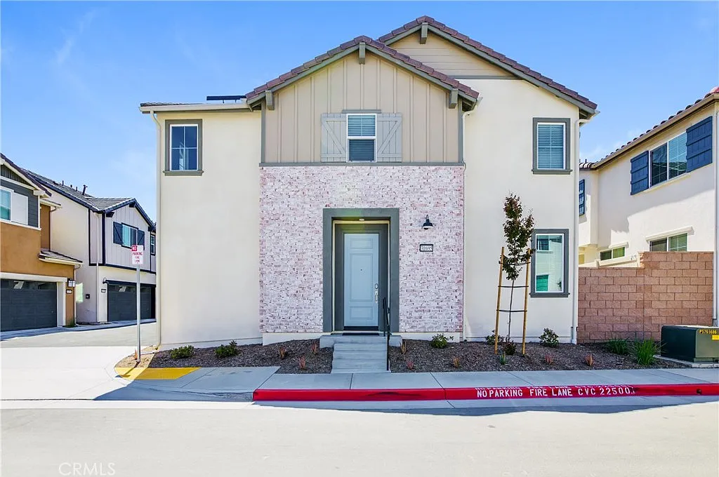 3 bed, 2.5 bath, 1524 sqft, $3,199 — Photo 1