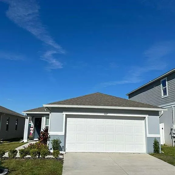 1027 Papaya Cir — Photo 2