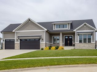 2630 Crescent Ridge Dr, Waukee, IA 50263