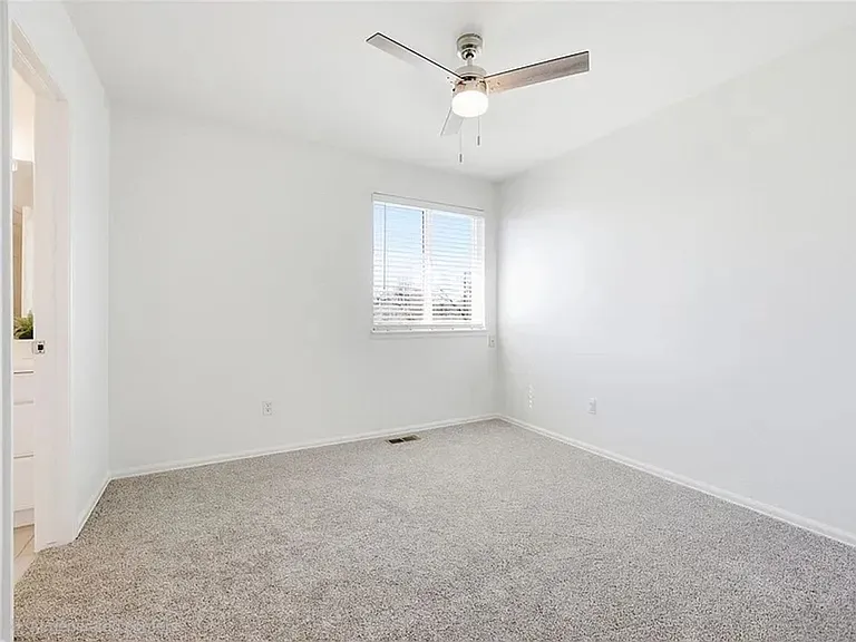 2043 King Way — Photo 22