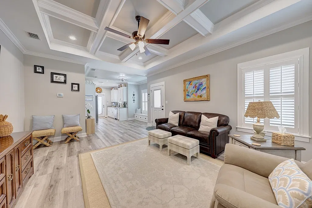 3 bed, 1233 sqft, $2,000 — Photo 3