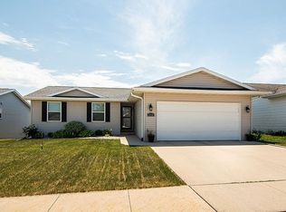 7780 Trails Edge Dr, Dubuque, IA 52002