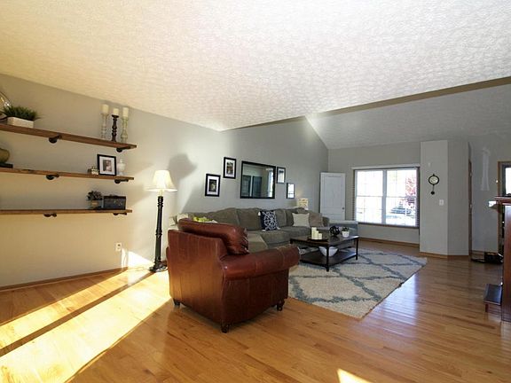 4th image of 377 Kestrel Dr