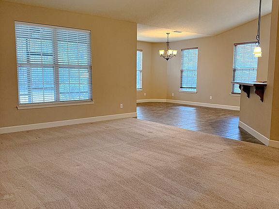 4th image of 102 Lexington Ln